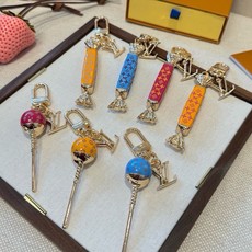 新款 LOUIS VUITTON新款 LV棒棒糖🍭🍬钥匙扣 包包挂件挂饰 钥匙扣 ☀本款 LV Sweets 包饰汲取童 新款 LOUIS VUITTON新款 LV棒棒糖🍭🍬钥匙扣 包包挂件挂饰 钥匙扣 ☀本款 LV Sweets 包饰汲取童