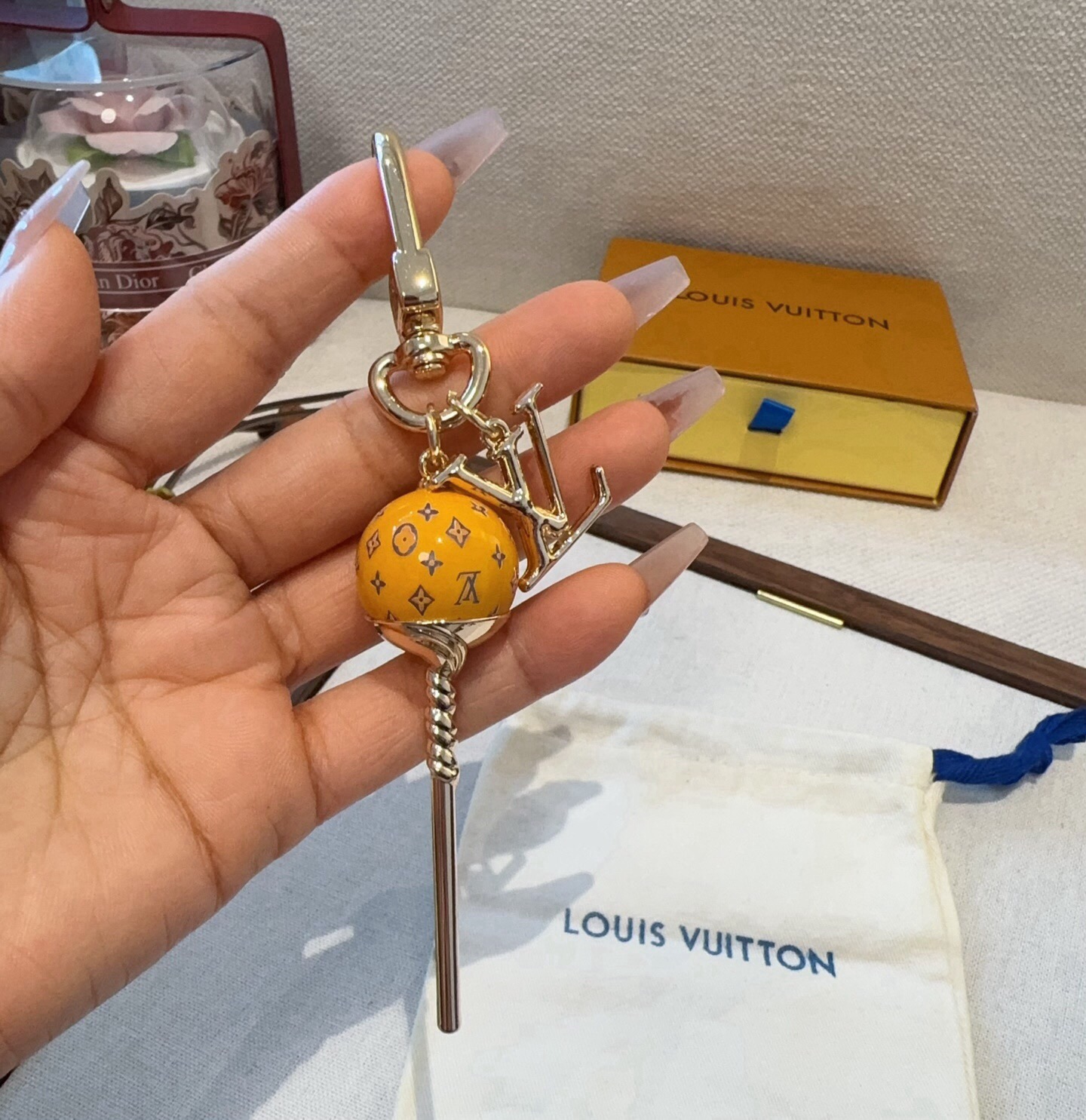 新款 LOUIS VUITTON新款 LV棒棒糖🍭🍬钥匙扣 包包挂件挂饰 钥匙扣 ☀本款 LV Sweets 包饰汲取童