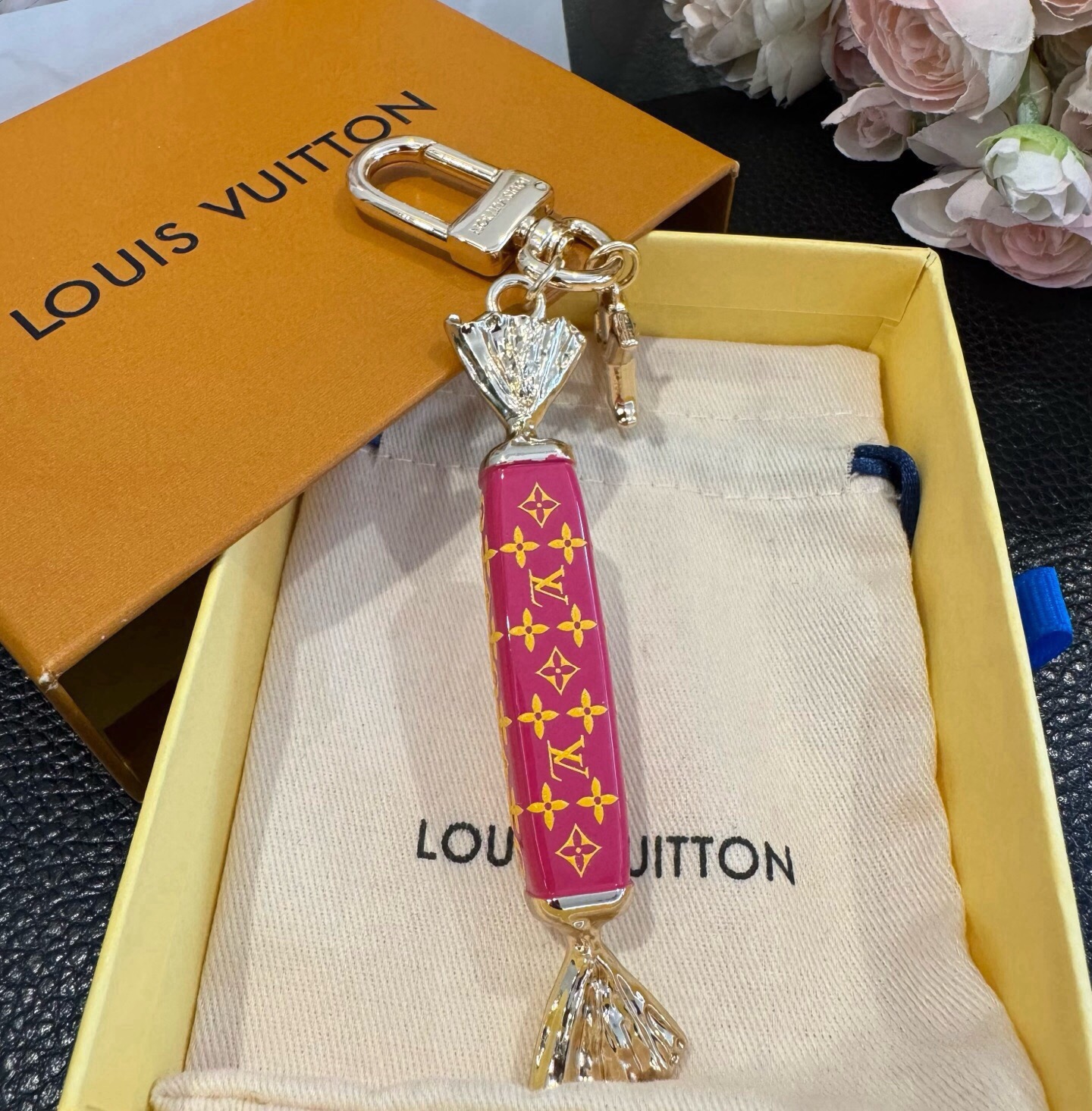 新款 LOUIS VUITTON新款 LV棒棒糖🍭🍬钥匙扣 包包挂件挂饰 钥匙扣 ☀本款 LV Sweets 包饰汲取童