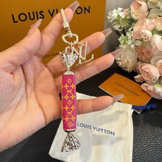 新款 LOUIS VUITTON新款 LV棒棒糖🍭🍬钥匙扣 包包挂件挂饰 钥匙扣 ☀本款 LV Sweets 包饰汲取童 新款 LOUIS VUITTON新款 LV棒棒糖🍭🍬钥匙扣 包包挂件挂饰 钥匙扣 ☀本款 LV Sweets 包饰汲取童