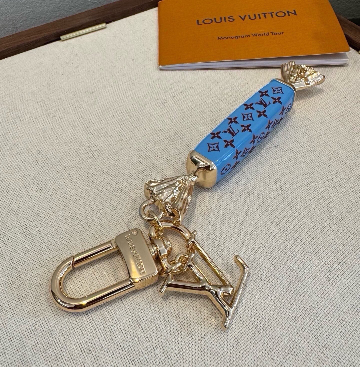 新款 LOUIS VUITTON新款 LV棒棒糖🍭🍬钥匙扣 包包挂件挂饰 钥匙扣 ☀本款 LV Sweets 包饰汲取童