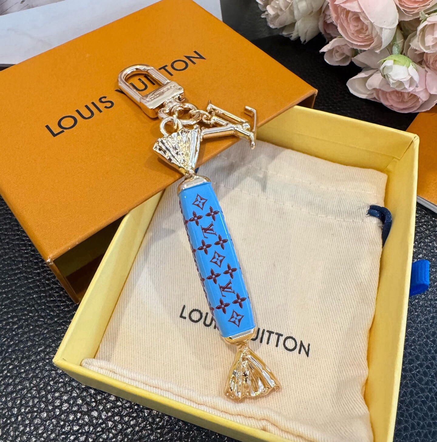 新款 LOUIS VUITTON新款 LV棒棒糖🍭🍬钥匙扣 包包挂件挂饰 钥匙扣 ☀本款 LV Sweets 包饰汲取童