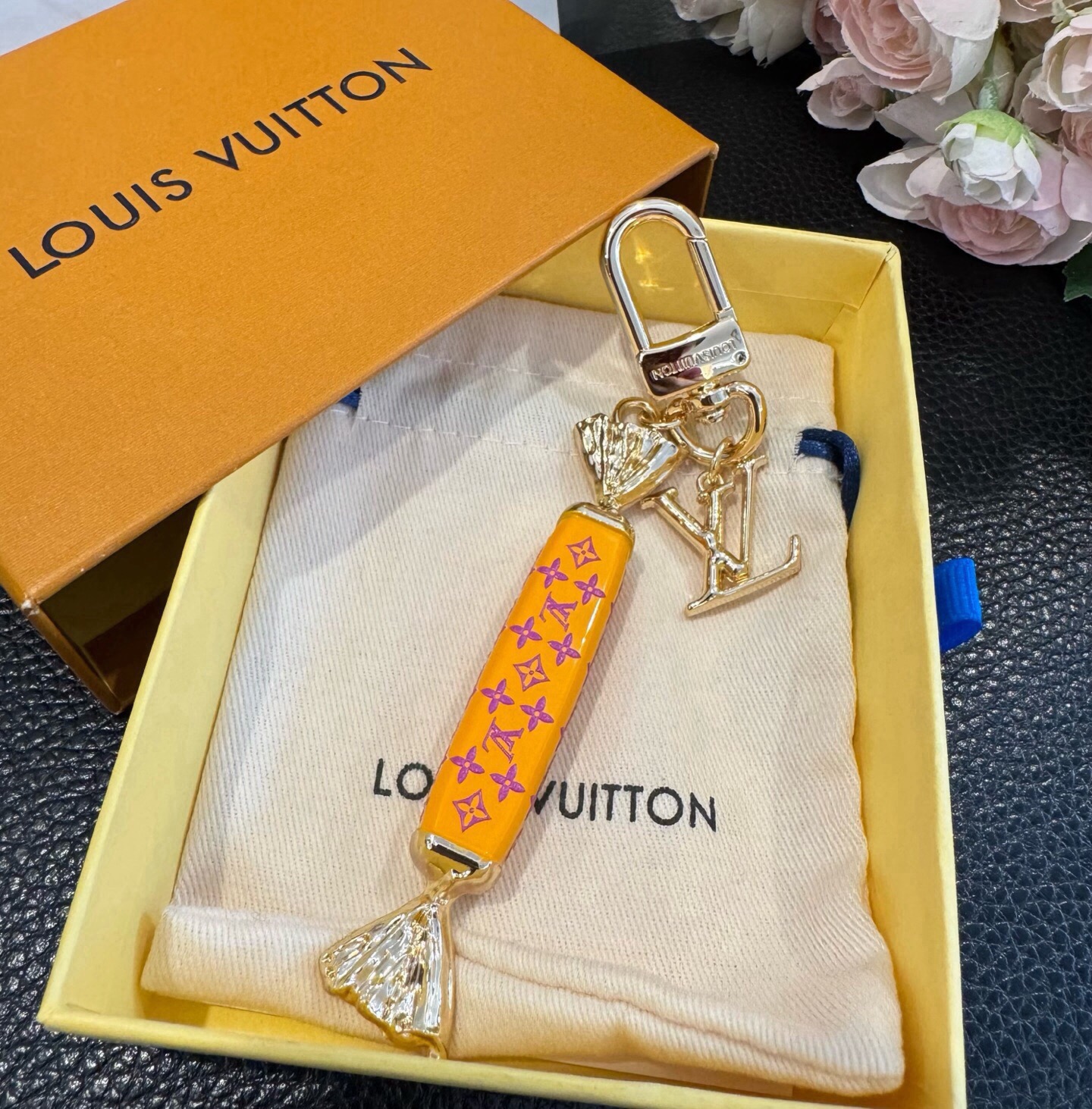 新款 LOUIS VUITTON新款 LV棒棒糖🍭🍬钥匙扣 包包挂件挂饰 钥匙扣 ☀本款 LV Sweets 包饰汲取童