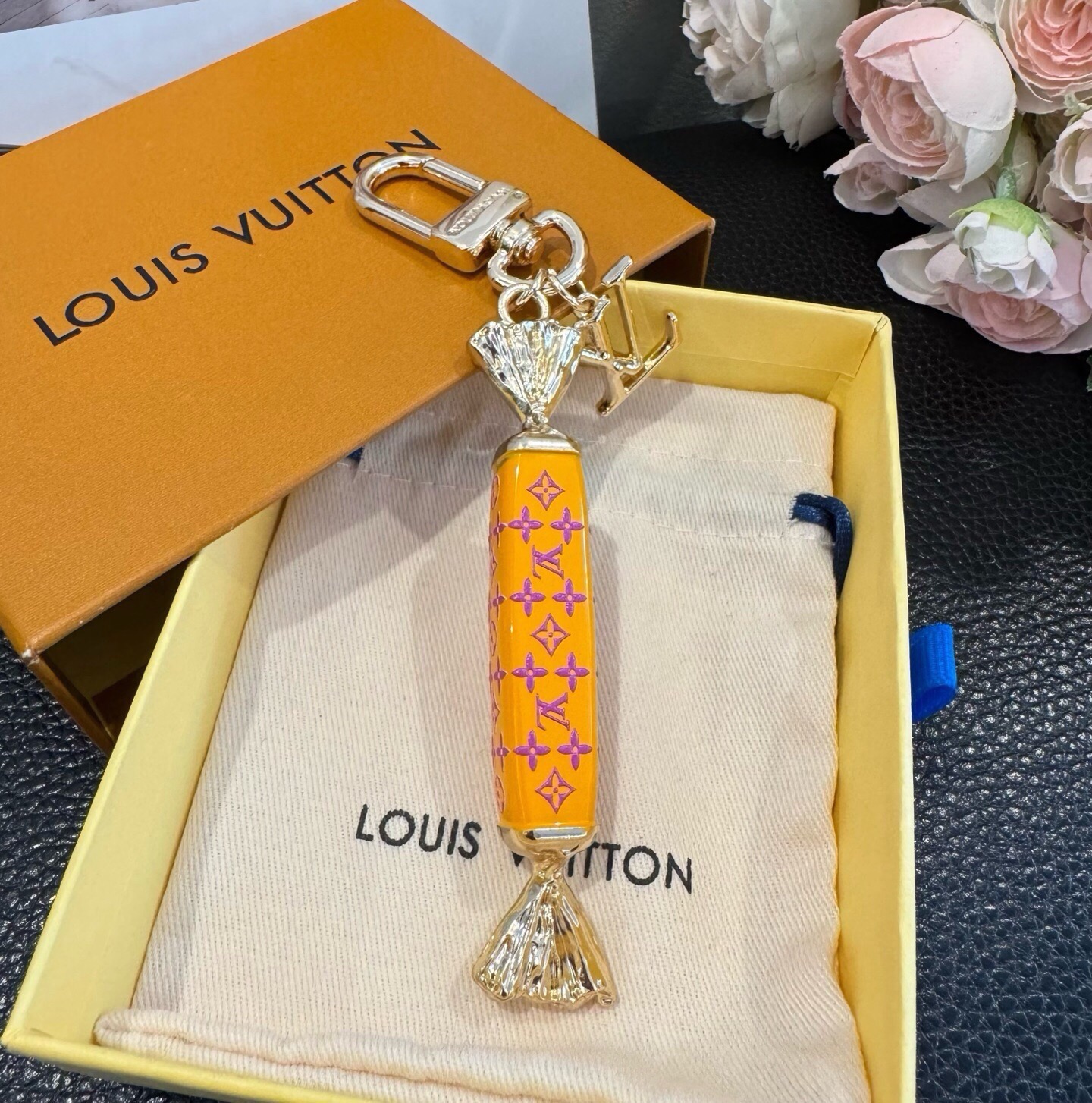 新款 LOUIS VUITTON新款 LV棒棒糖🍭🍬钥匙扣 包包挂件挂饰 钥匙扣 ☀本款 LV Sweets 包饰汲取童