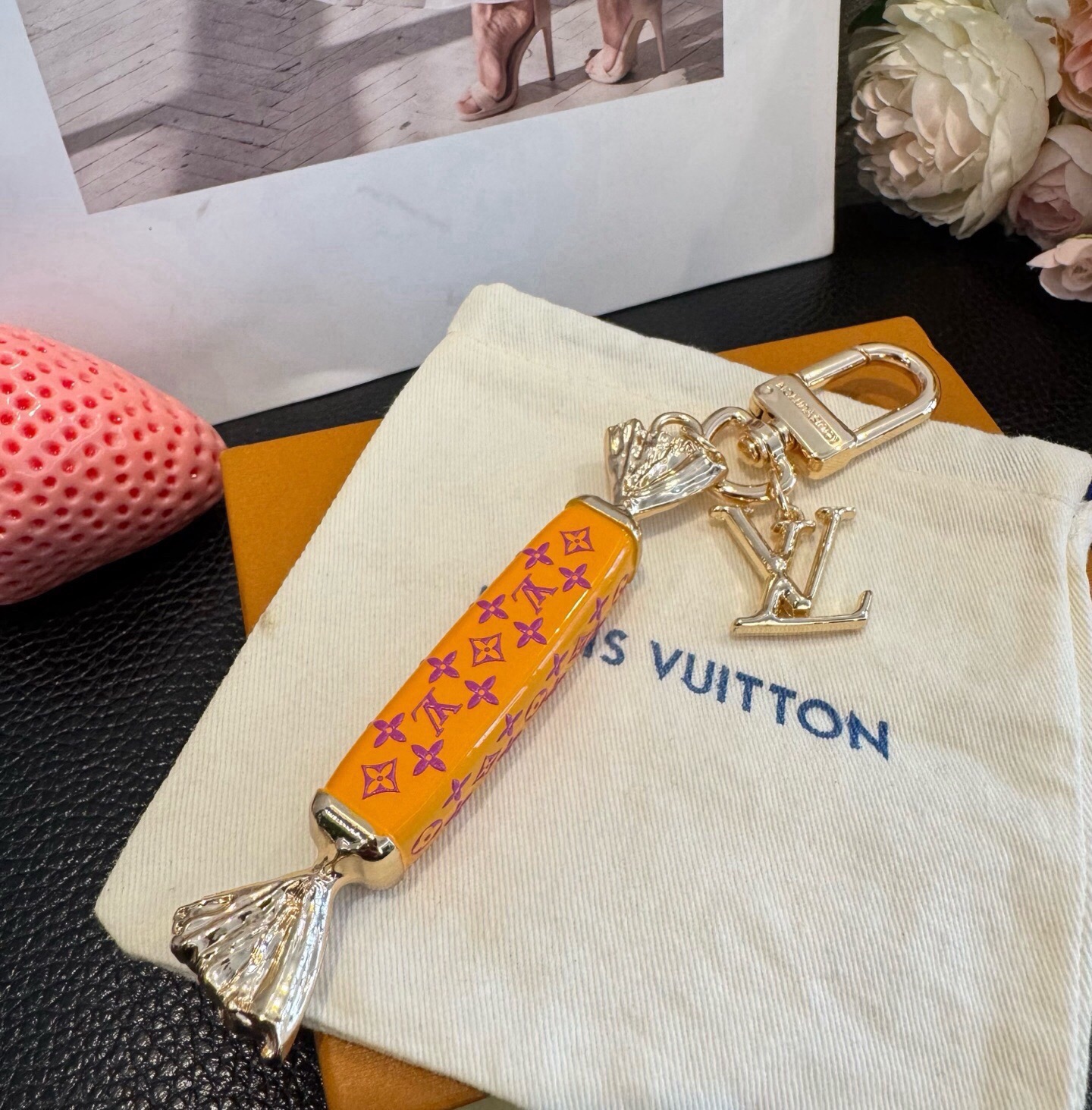 新款 LOUIS VUITTON新款 LV棒棒糖🍭🍬钥匙扣 包包挂件挂饰 钥匙扣 ☀本款 LV Sweets 包饰汲取童