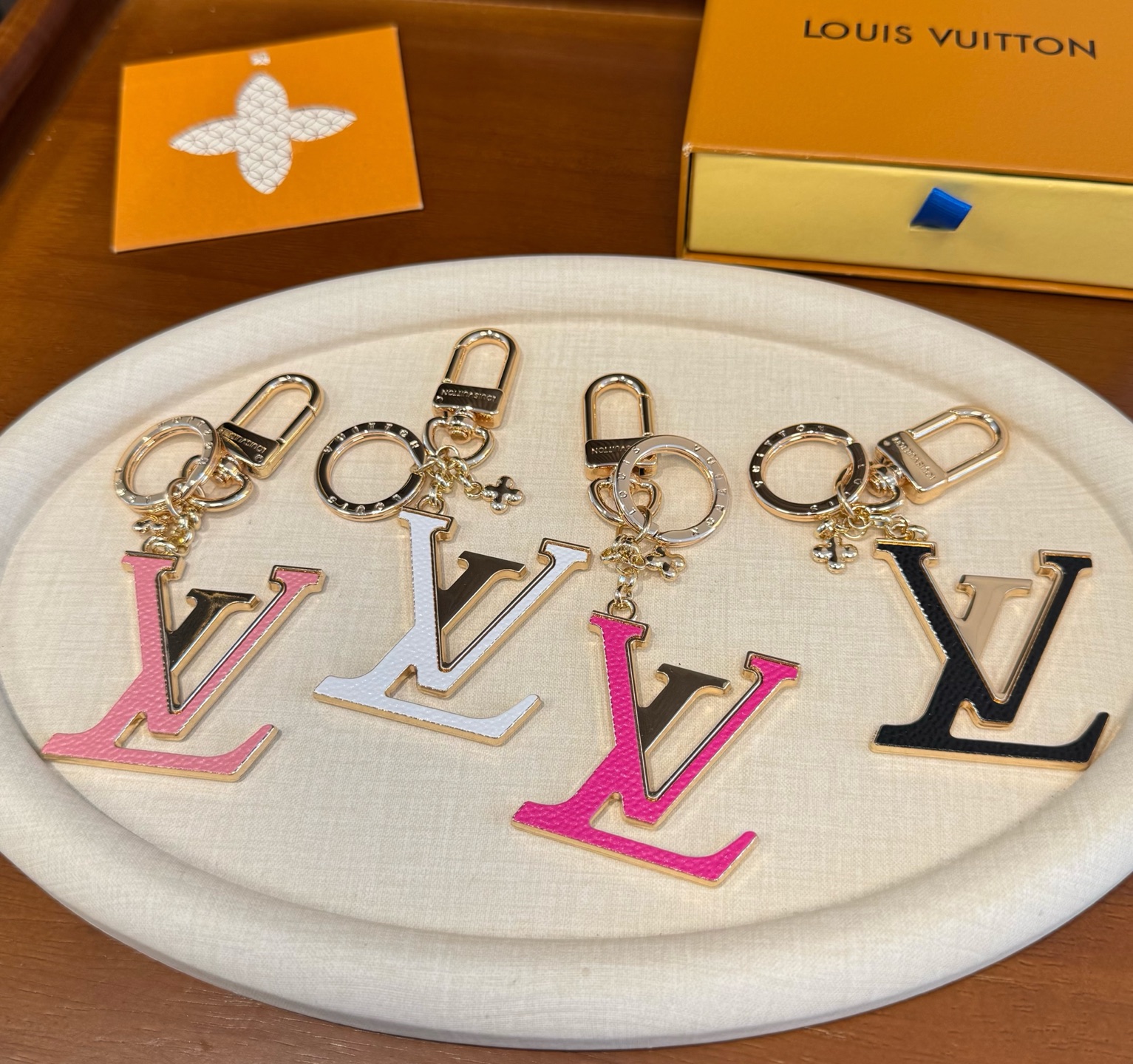 Louis Vuitton Jewelry LVKeychain Charm LV X TM LV ICONIC — photo 2