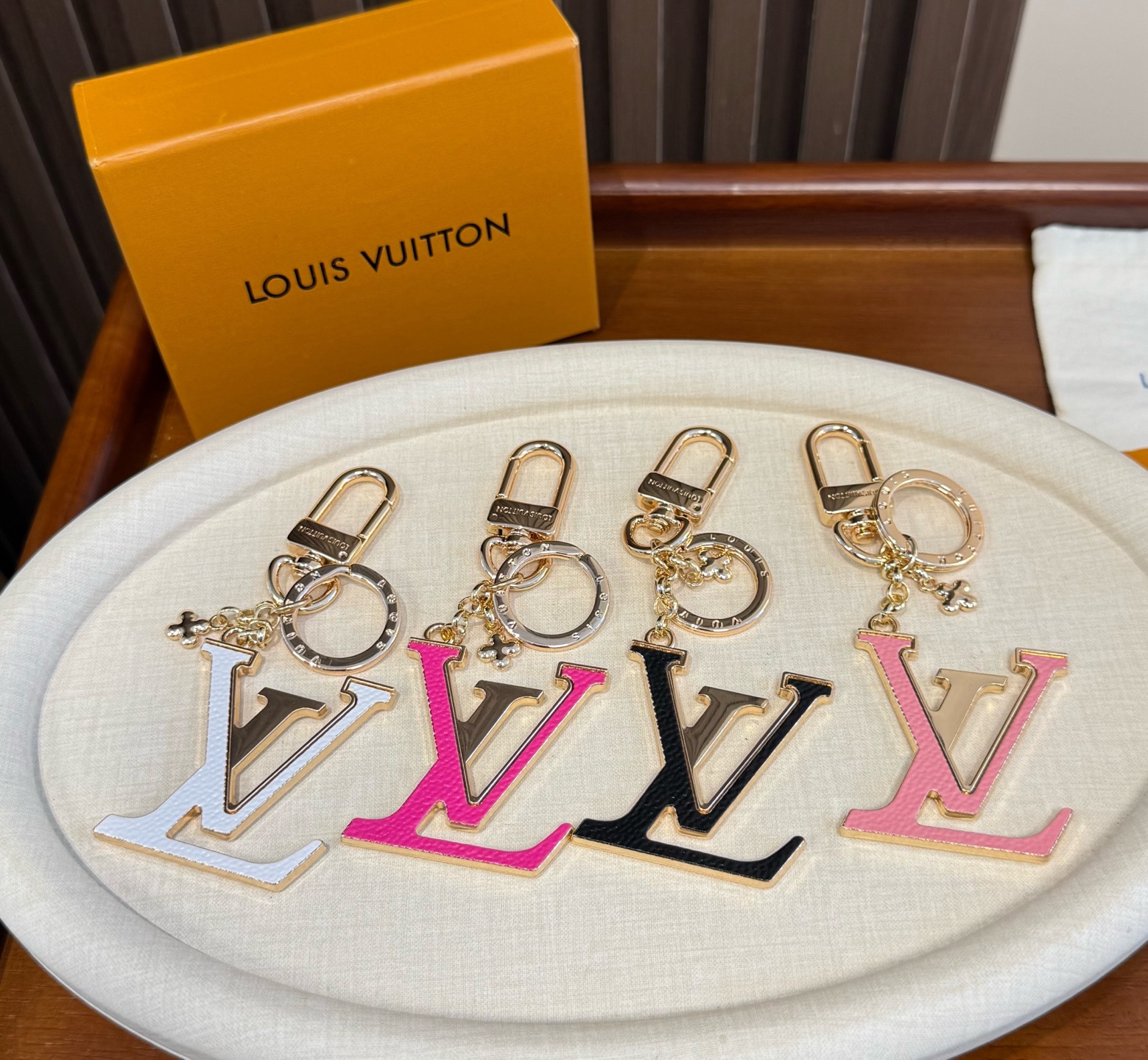 Louis Vuitton Jewelry LVKeychain Charm LV X TM LV ICONIC — photo 6