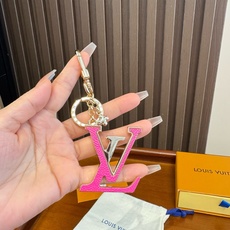 🔥LV钥匙扣包包挂饰 LV X TM LV ICONIC SUPERFLAT 钥匙扣 钥匙扣聚焦 LV Hands 标识 🔥LV钥匙扣包包挂饰 LV X TM LV ICONIC SUPERFLAT 钥匙扣 钥匙扣聚焦 LV Hands 标识