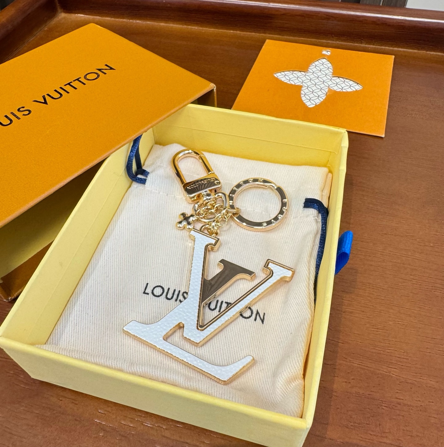 Louis Vuitton Jewelry LVKeychain Charm LV X TM LV ICONIC — photo 4