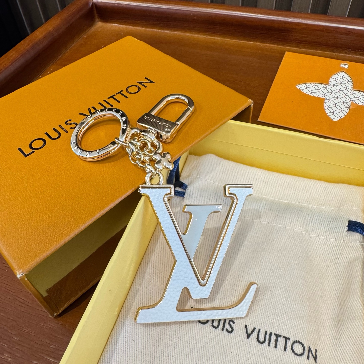 Louis Vuitton Jewelry LVKeychain Charm LV X TM LV ICONIC — photo 5