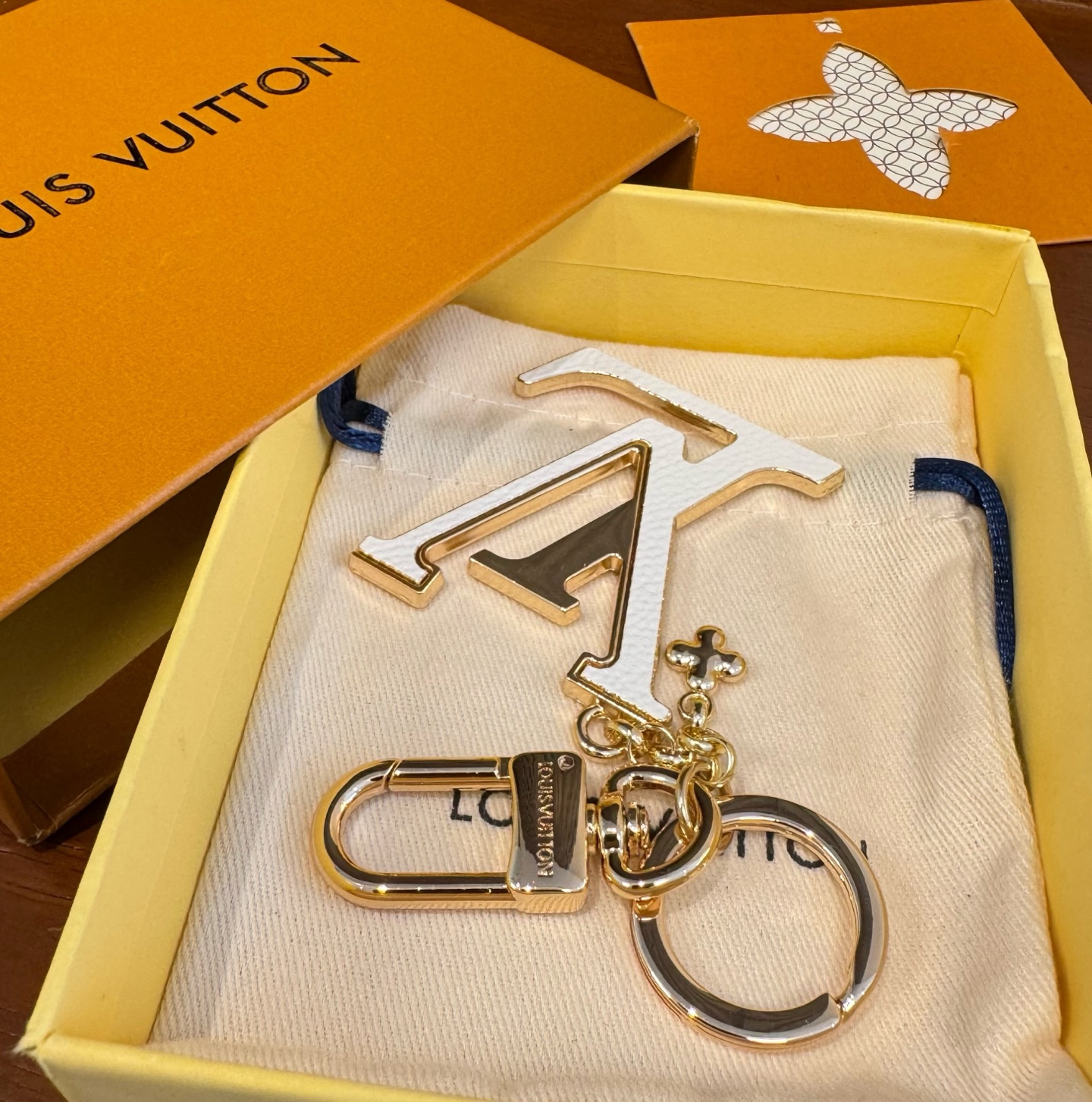 Louis Vuitton Jewelry LVKeychain Charm LV X TM LV ICONIC — photo 8