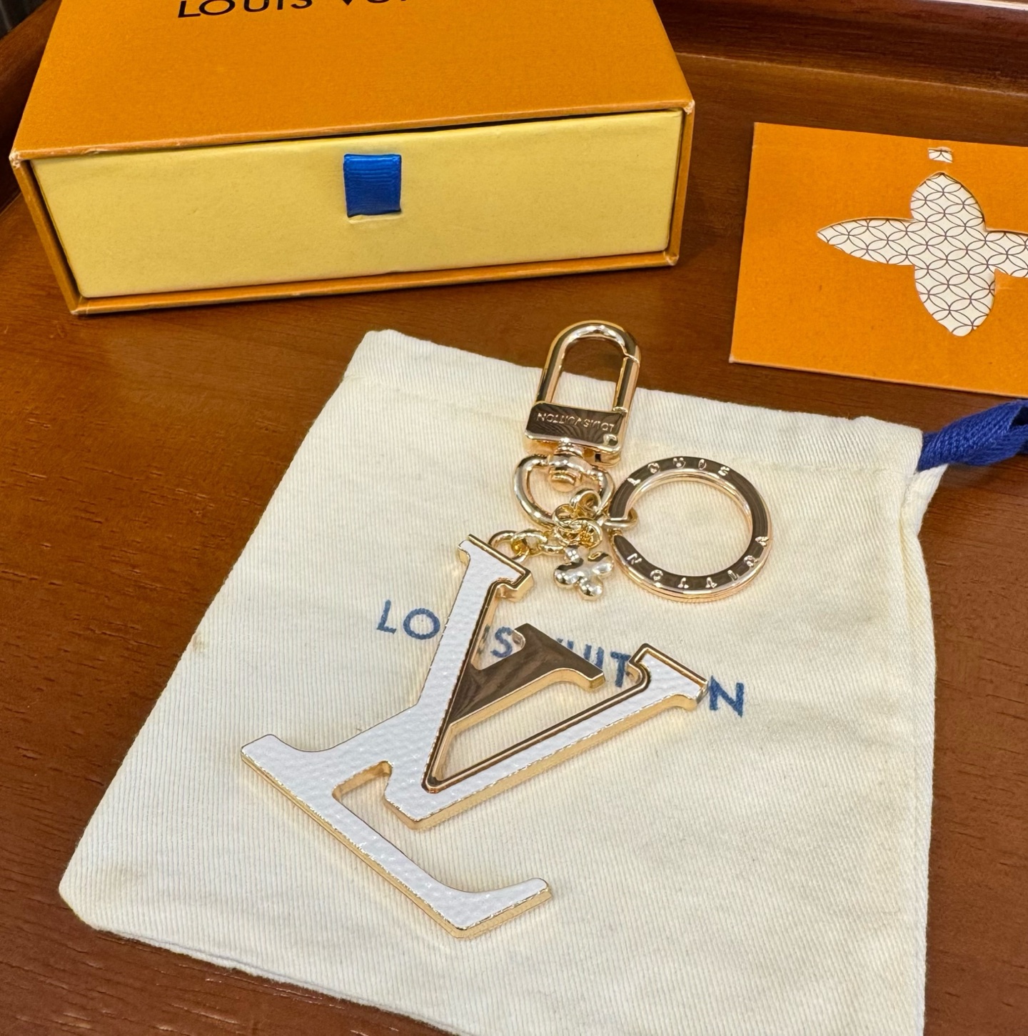 Louis Vuitton Jewelry LVKeychain Charm LV X TM LV ICONIC — photo 3