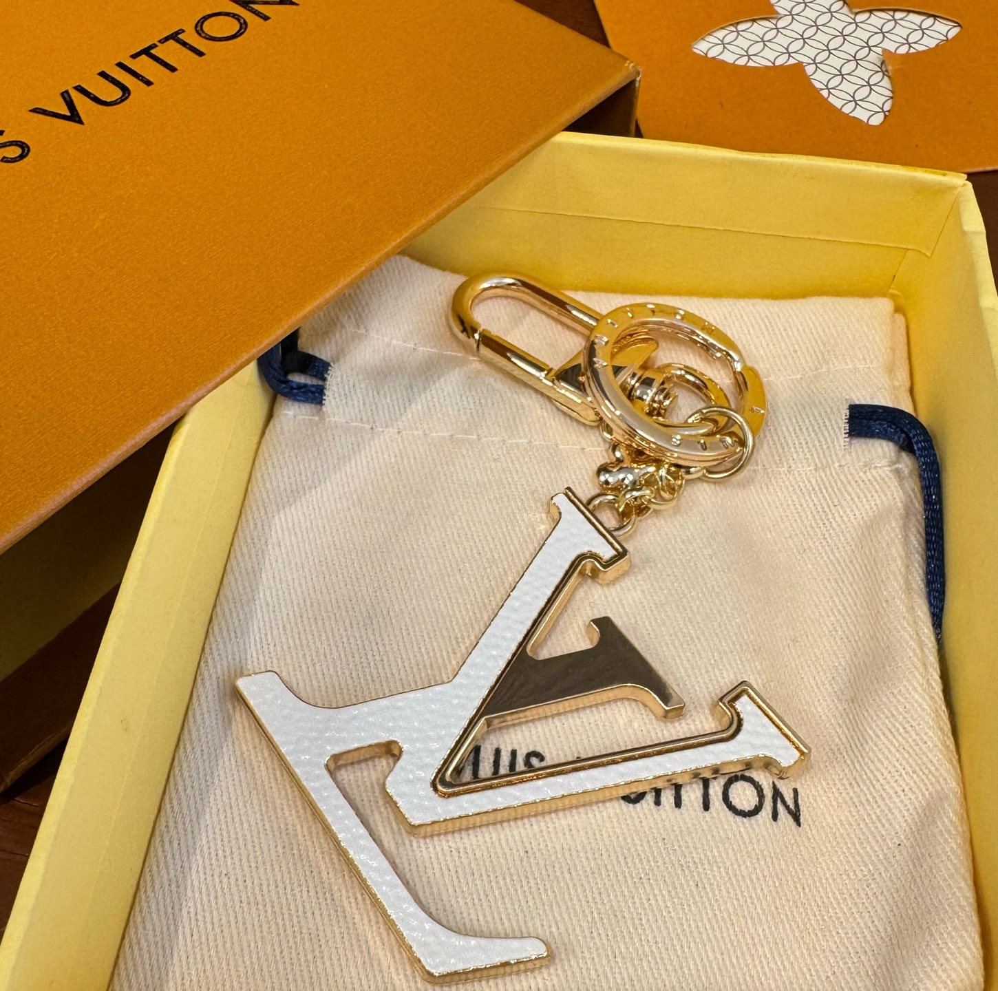 Louis Vuitton Jewelry LVKeychain Charm LV X TM LV ICONIC — photo 7