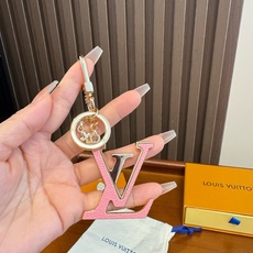 🔥LV钥匙扣包包挂饰 LV X TM LV ICONIC SUPERFLAT 钥匙扣 钥匙扣聚焦 LV Hands 标识 🔥LV钥匙扣包包挂饰 LV X TM LV ICONIC SUPERFLAT 钥匙扣 钥匙扣聚焦 LV Hands 标识