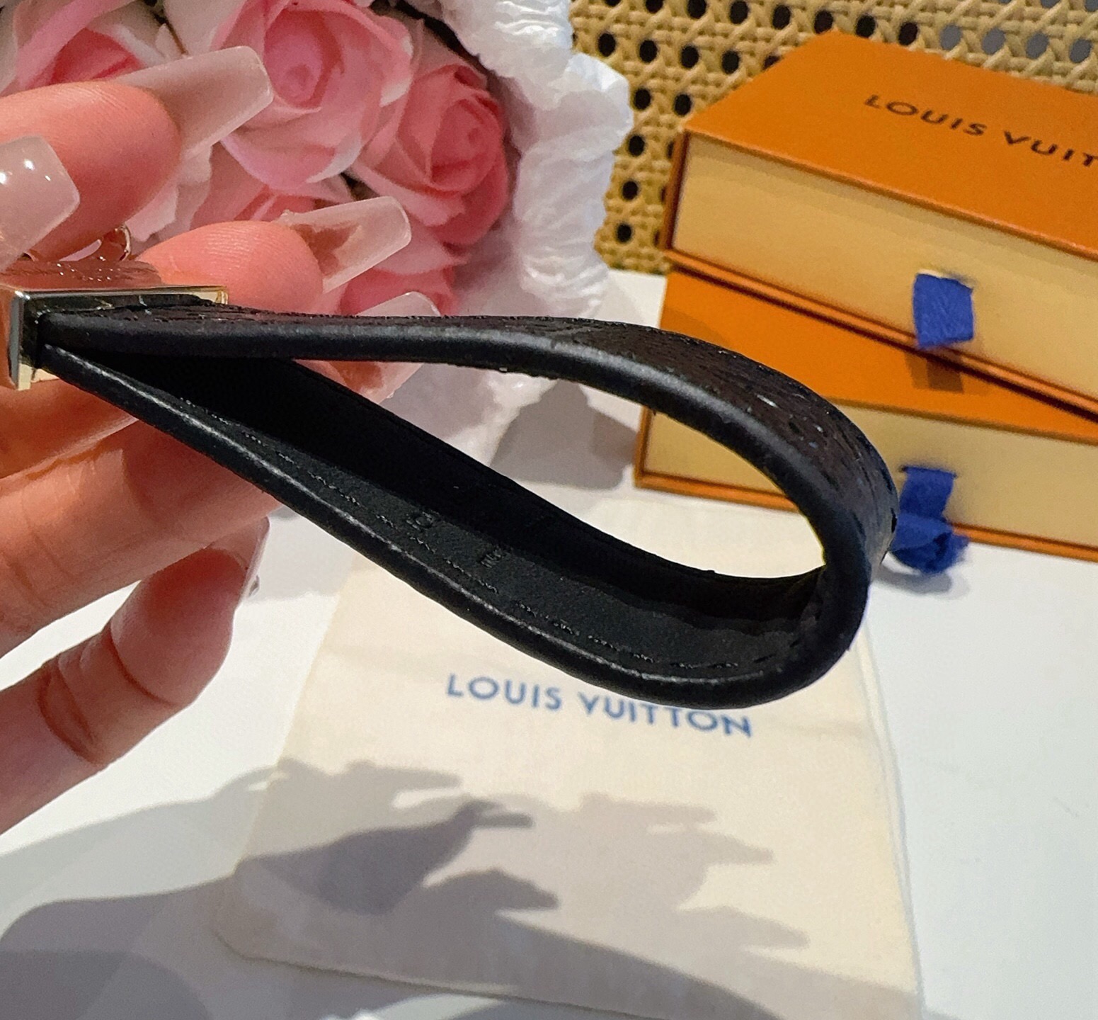 🔥爆款推荐 驴家牛皮压花渐变钥匙扣 LV钥匙扣 车钥匙挂件包包挂饰  DauPhine Dragonne 钥匙扣彰显金属