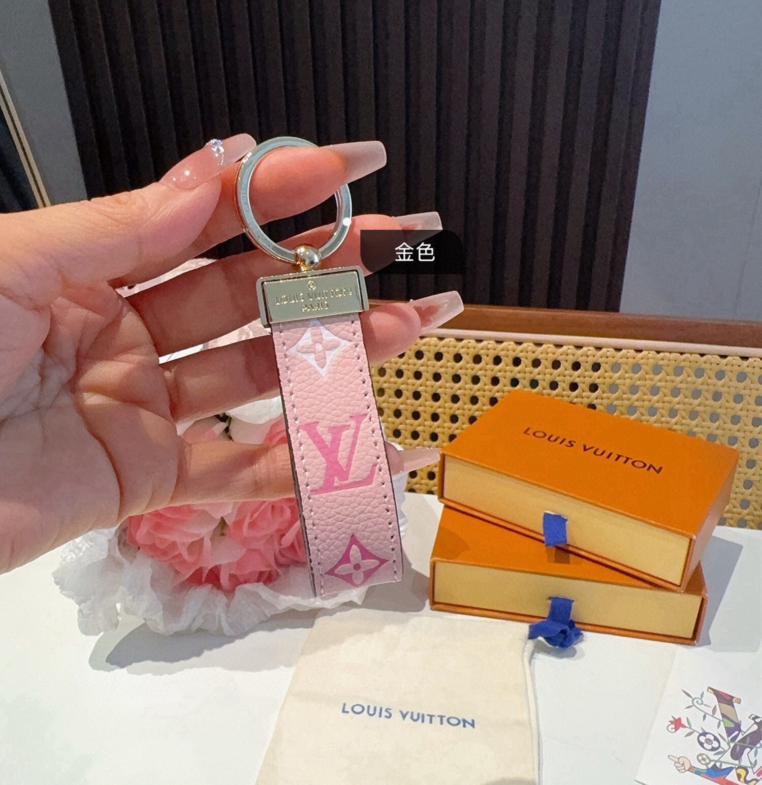🔥爆款推荐 驴家牛皮压花渐变钥匙扣 LV钥匙扣 车钥匙挂件包包挂饰  DauPhine Dragonne 钥匙扣彰显金属