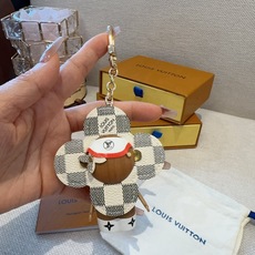 🔥LOUIS VUITTON新款挂件包饰与钥匙扣。LV薇薇安太阳花包包挂件 手机壳挂件 可满足各种时尚品味的实用配饰。凸 🔥LOUIS VUITTON新款挂件包饰与钥匙扣。LV薇薇安太阳花包包挂件 手机壳挂件 可满足各种时尚品味的实用配饰。凸