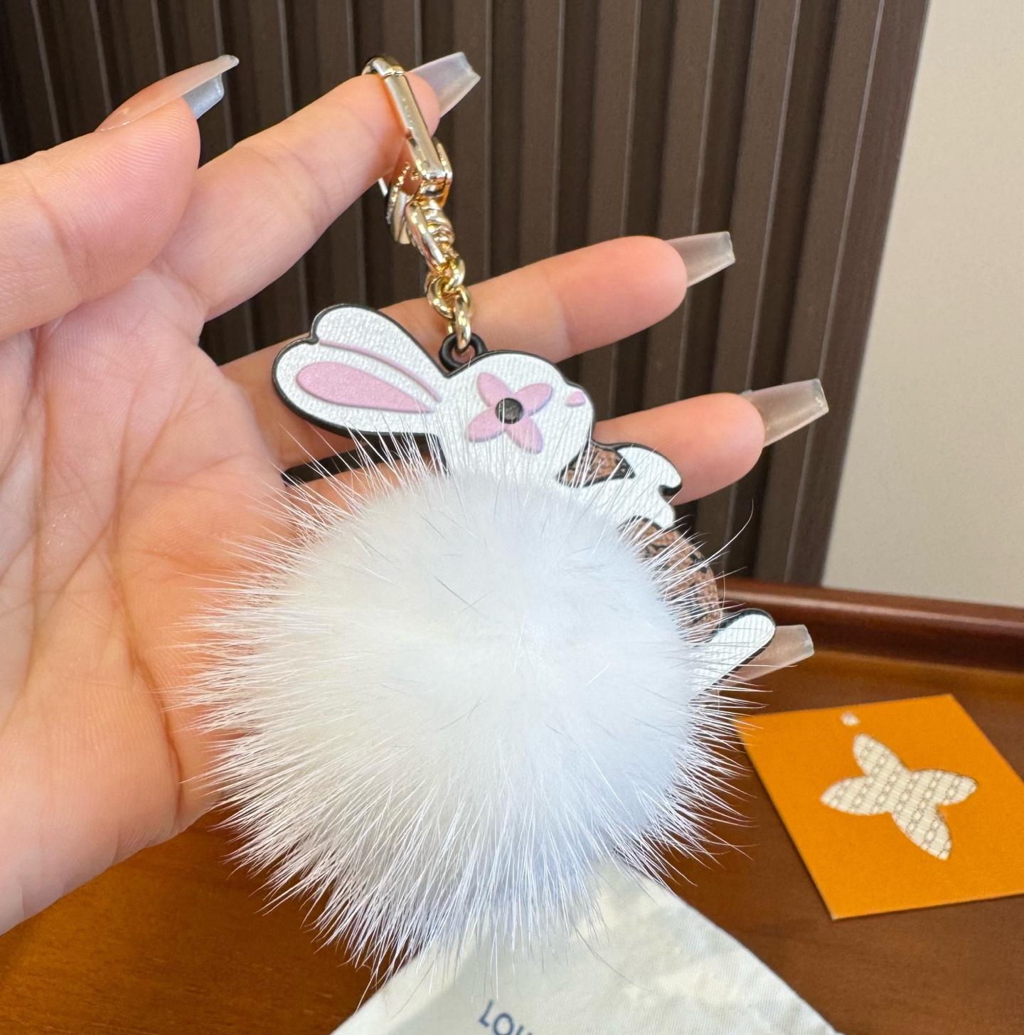 Lv钥匙扣官网新款 水貂毛兔子🐰钥匙扣挂饰 包包挂件 钥匙扣 Lv钥匙扣官网新款 水貂毛兔子🐰钥匙扣挂饰 包包挂件 钥匙扣