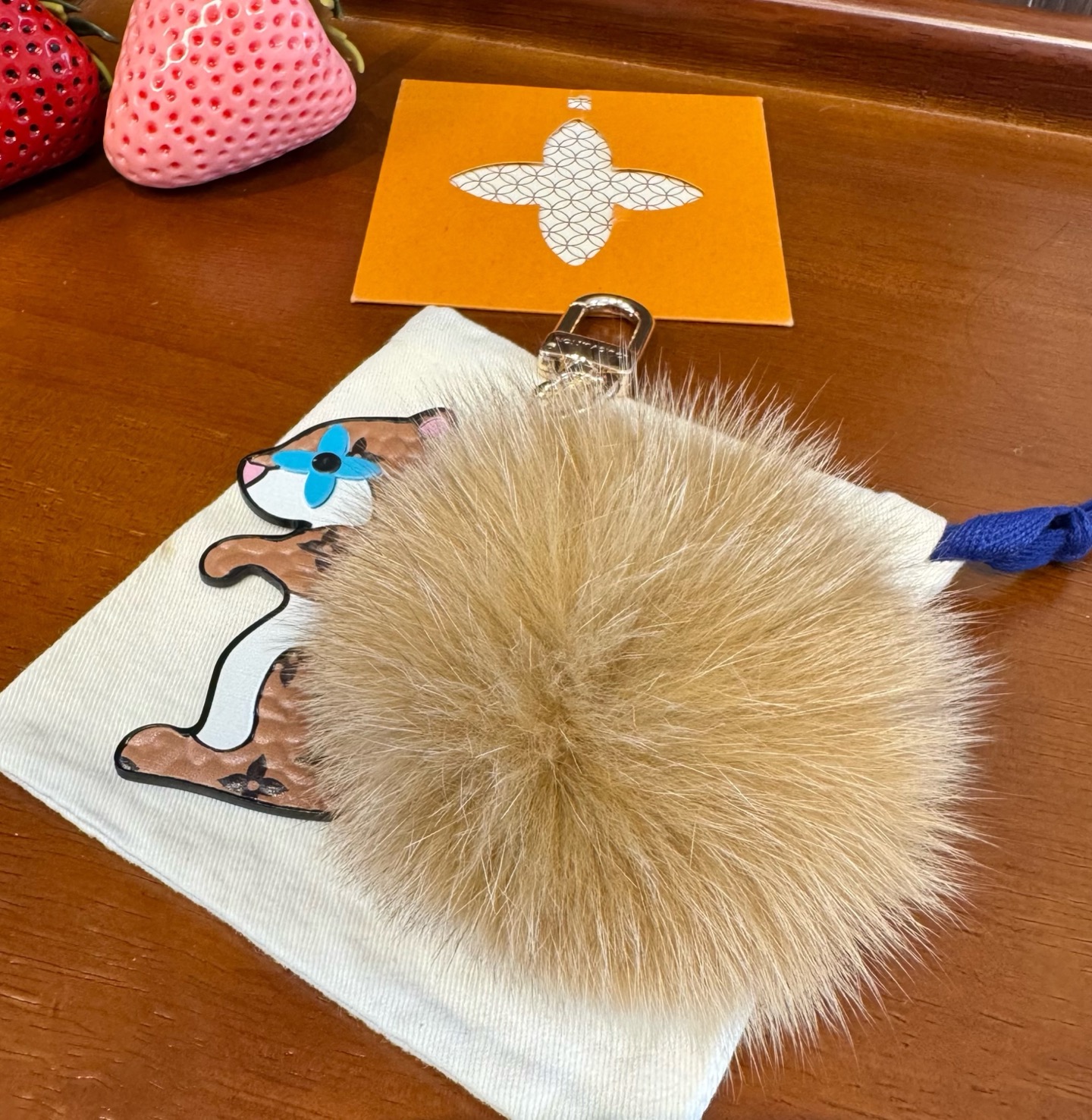 Lv钥匙扣官网新款 水貂毛球钥匙扣松鼠🐿️挂饰 包包挂件 钥匙扣