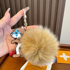 Lv钥匙扣官网新款 水貂毛球钥匙扣松鼠🐿️挂饰 包包挂件 钥匙扣 Lv钥匙扣官网新款 水貂毛球钥匙扣松鼠🐿️挂饰 包包挂件 钥匙扣
