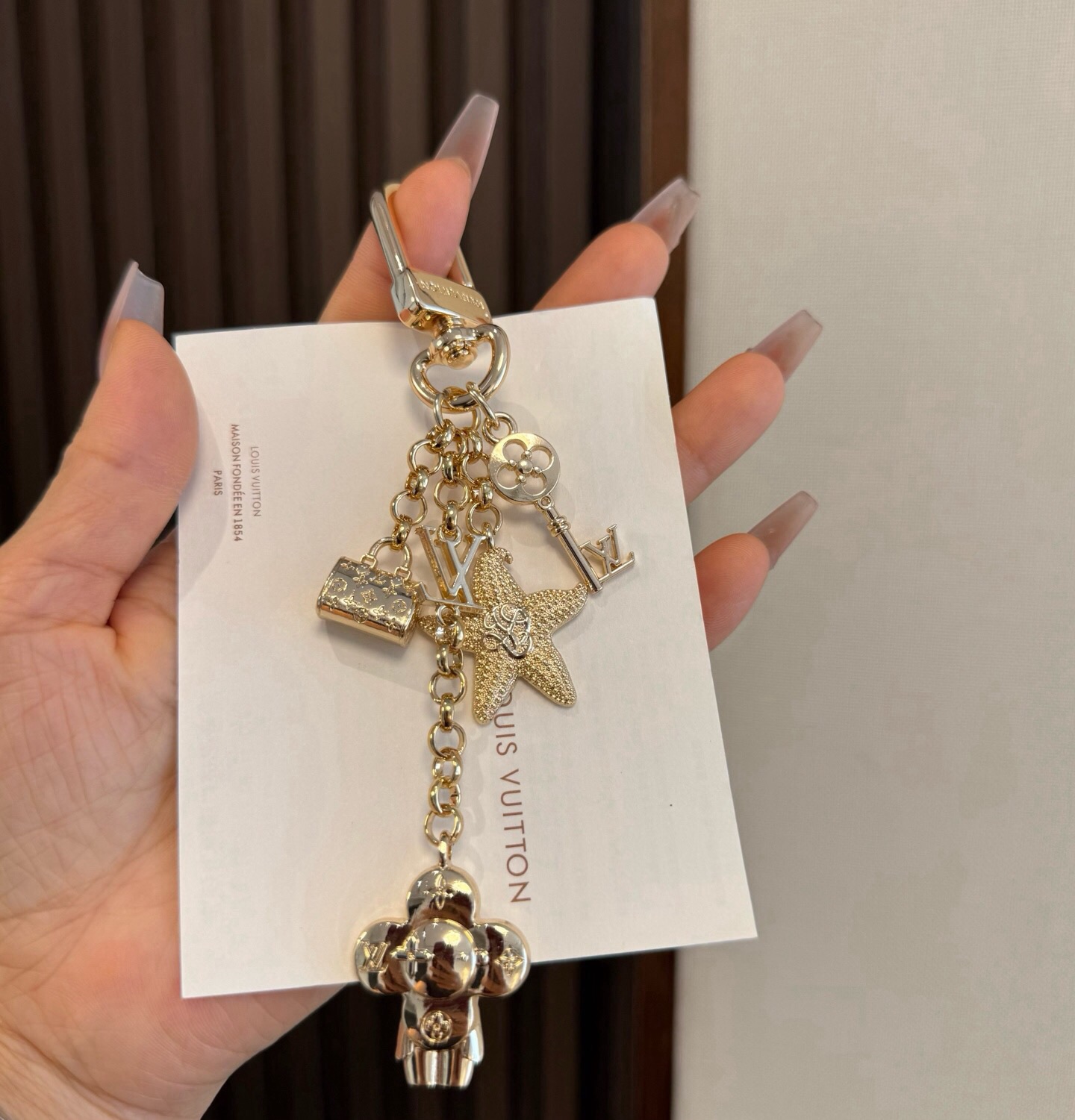 🔥LV钥匙扣 多元素新款钥匙扣 包包挂件包饰 SPring Street Chain 包饰将 Monogram 小海星和 🔥LV钥匙扣 多元素新款钥匙扣 包包挂件包饰 SPring Street Chain 包饰将 Monogram 小海星和