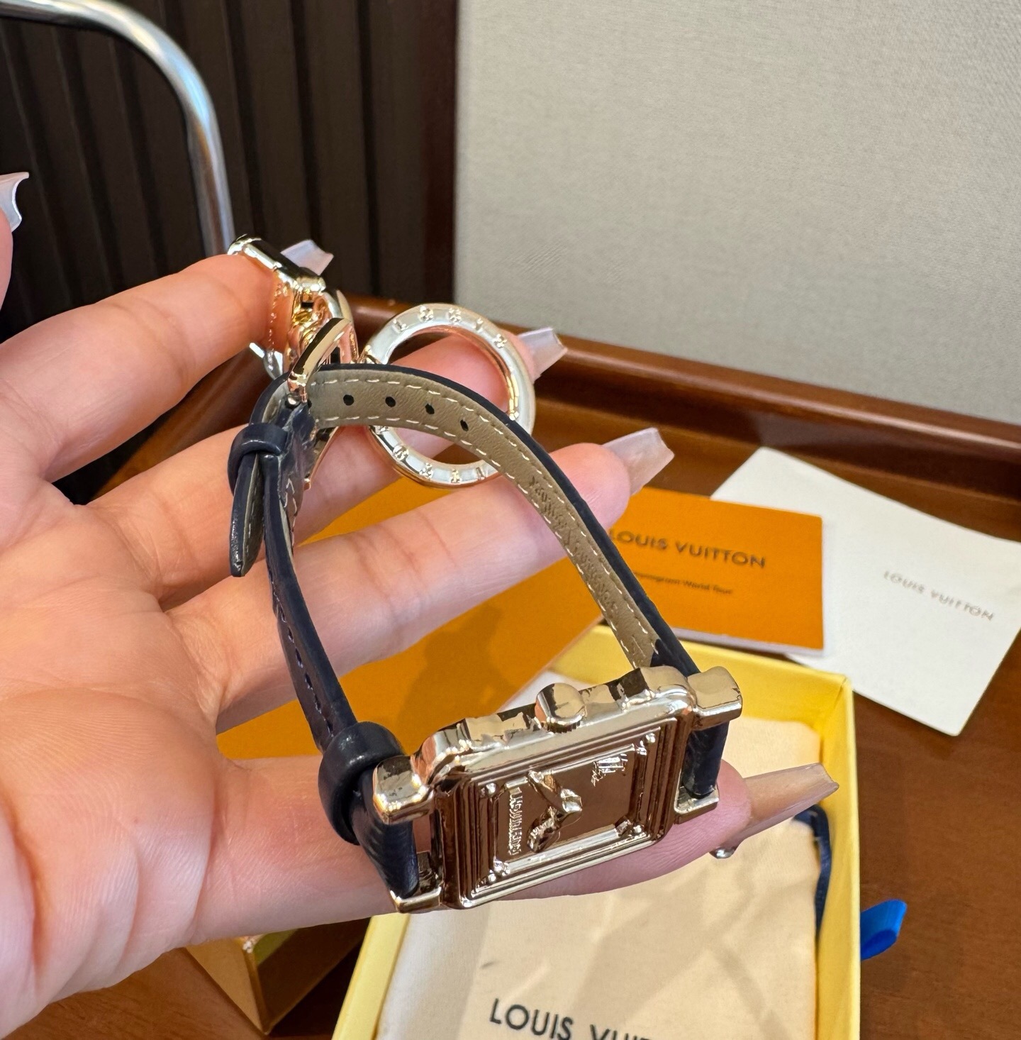 新款 LOUIS VUITTON新款 LV WATCH 手表⌚钥匙扣 包饰与钥匙扣 包挂钥匙扣包包挂饰 ☀ 本款 LV 