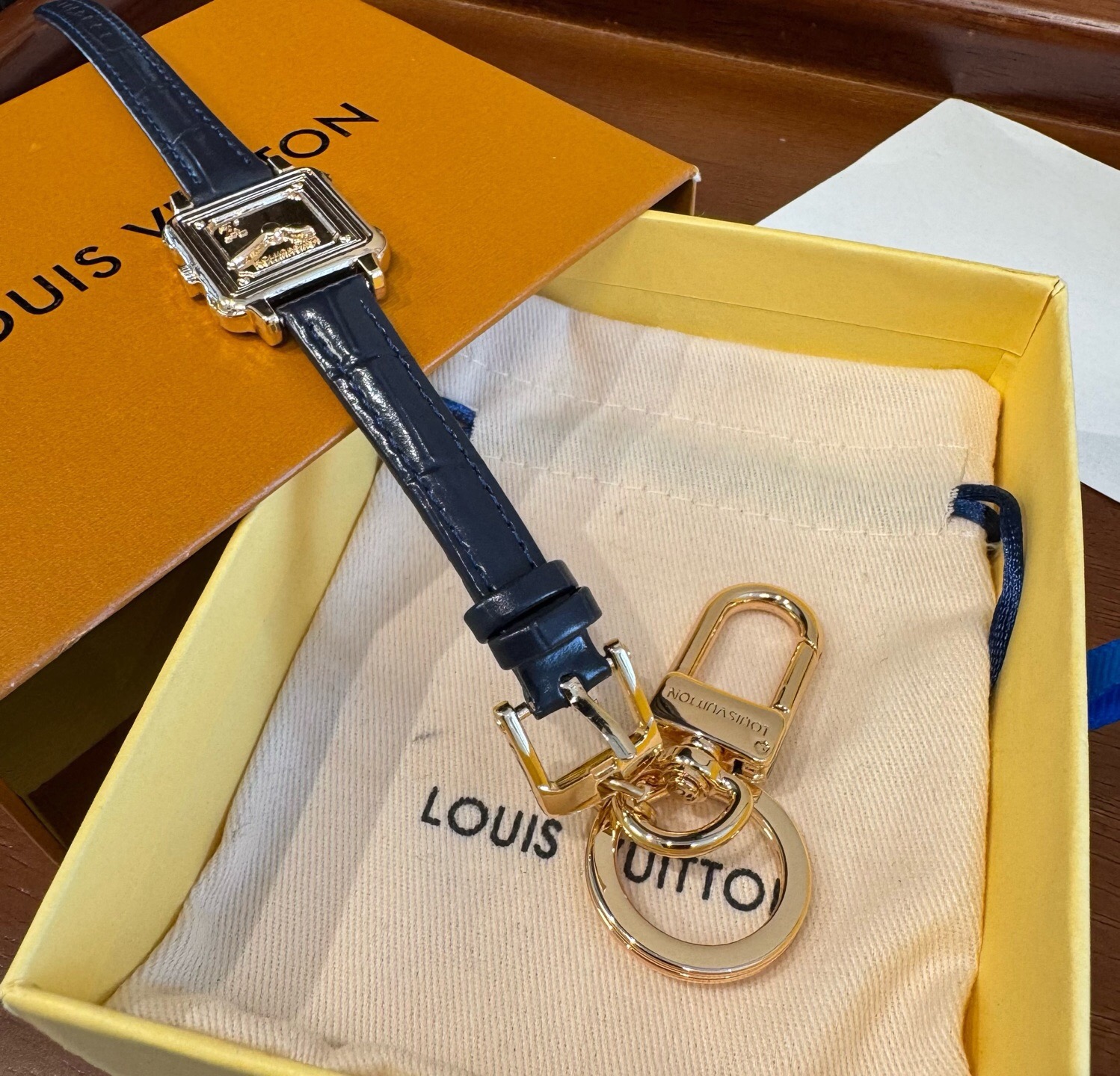 新款 LOUIS VUITTON新款 LV WATCH 手表⌚钥匙扣 包饰与钥匙扣 包挂钥匙扣包包挂饰 ☀ 本款 LV 