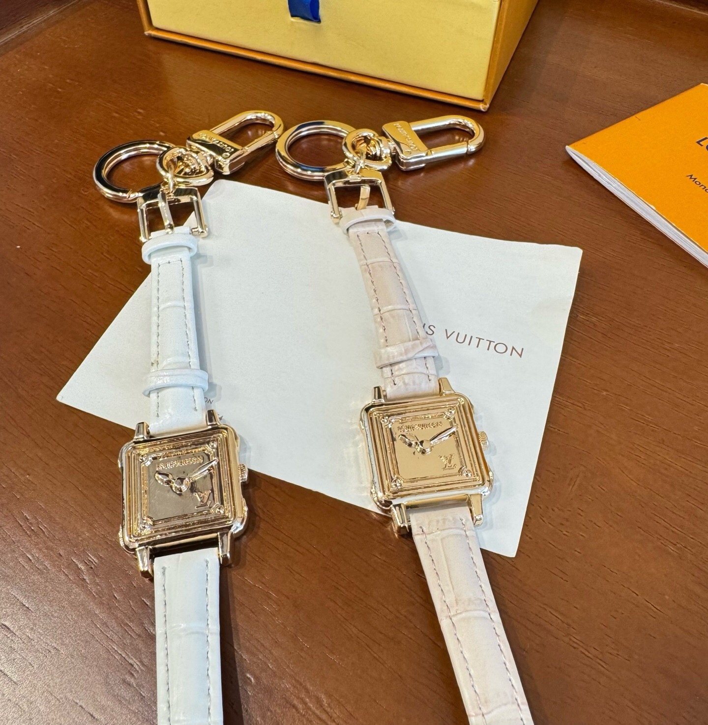 新款 LOUIS VUITTON新款 LV WATCH 手表⌚钥匙扣 包饰与钥匙扣 包挂钥匙扣包包挂饰 ☀ 本款 LV 