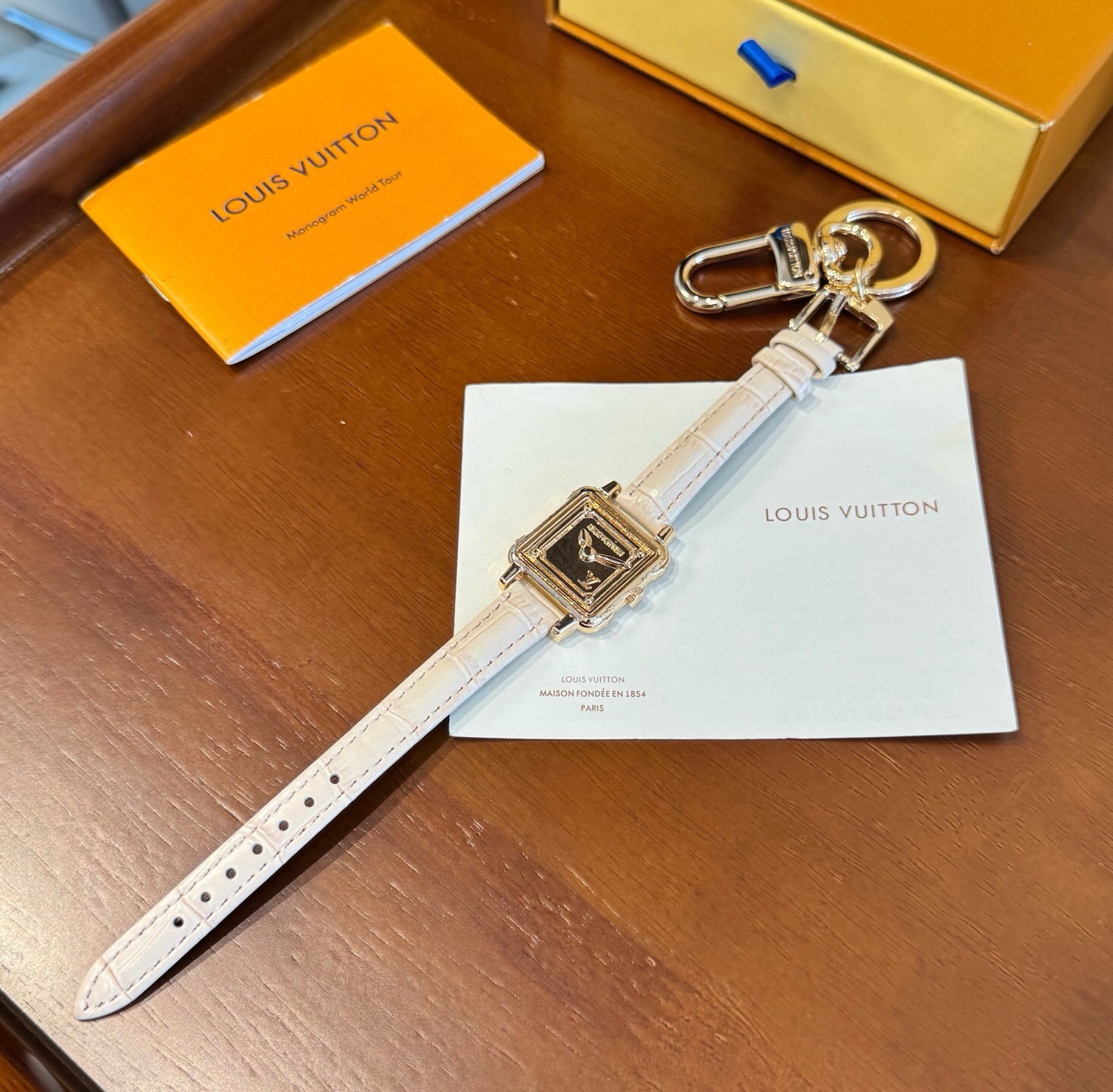 新款 LOUIS VUITTON新款 LV WATCH 手表⌚钥匙扣 包饰与钥匙扣 包挂钥匙扣包包挂饰 ☀ 本款 LV 