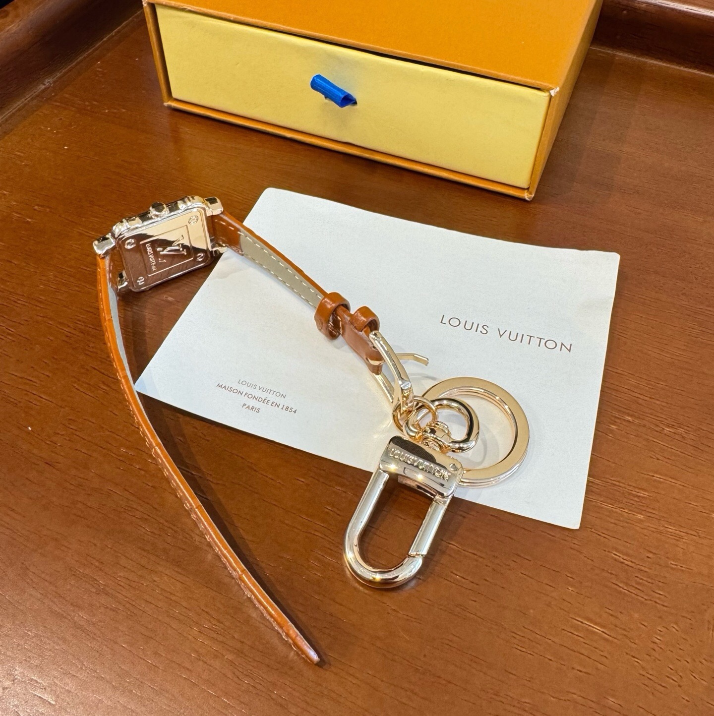 新款 LOUIS VUITTON新款 LV WATCH 手表⌚钥匙扣 包饰与钥匙扣 包挂钥匙扣包包挂饰 ☀ 本款 LV 新款 LOUIS VUITTON新款 LV WATCH 手表⌚钥匙扣 包饰与钥匙扣 包挂钥匙扣包包挂饰 ☀ 本款 LV
