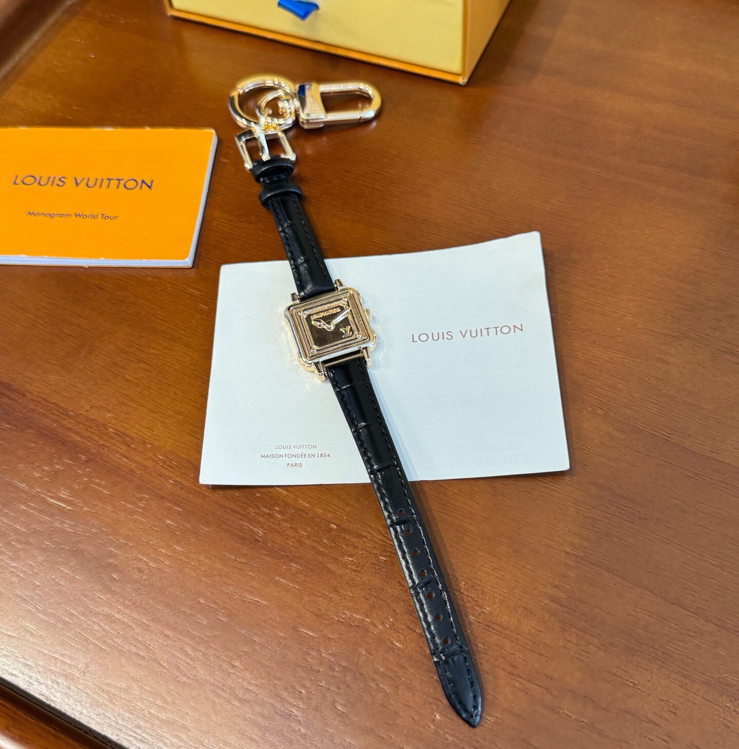 新款 LOUIS VUITTON新款 LV WATCH 手表⌚钥匙扣 包饰与钥匙扣 包挂钥匙扣包包挂饰 ☀ 本款 LV 