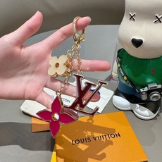 🔥LOUIS VUITTON官网钥匙扣 LV经典四瓣花设计,精钢电镀搭配精致珐琅 高品质 不是市面普通版本 优雅的珐琅是 🔥LOUIS VUITTON官网钥匙扣 LV经典四瓣花设计,精钢电镀搭配精致珐琅 高品质 不是市面普通版本 优雅的珐琅是
