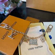 lv钥匙扣 官网新款 Lv包链箱包盾牌包包链条挂件 多功能链条 包饰&包包肩带延长链 本款链条包饰出自路易威登x村上隆复 lv钥匙扣 官网新款 Lv包链箱包盾牌包包链条挂件 多功能链条 包饰&包包肩带延长链 本款链条包饰出自路易威登x村上隆复