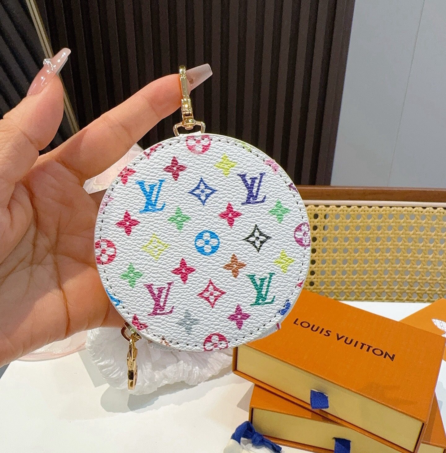 🔥Louis Vuitton老花包包挂饰、小零钱包。Lv包饰挂件钥匙扣、独家原单货，标志性老花超级百搭，可放钥匙或小零钱
