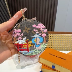 🔥Louis Vuitton老花包包挂饰、小零钱包。Lv包饰挂件钥匙扣、独家原单货,标志性老花超级百搭,可放钥匙或小零钱 🔥Louis Vuitton老花包包挂饰、小零钱包。Lv包饰挂件钥匙扣、独家原单货,标志性老花超级百搭,可放钥匙或小零钱
