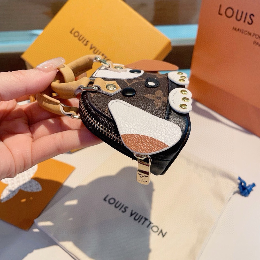 ❗️新款 LOUIS VUITTON 小狗🐶mini贝壳包钥匙扣mini包包  LV包包挂饰挂件，零钱包，耳机包  PU