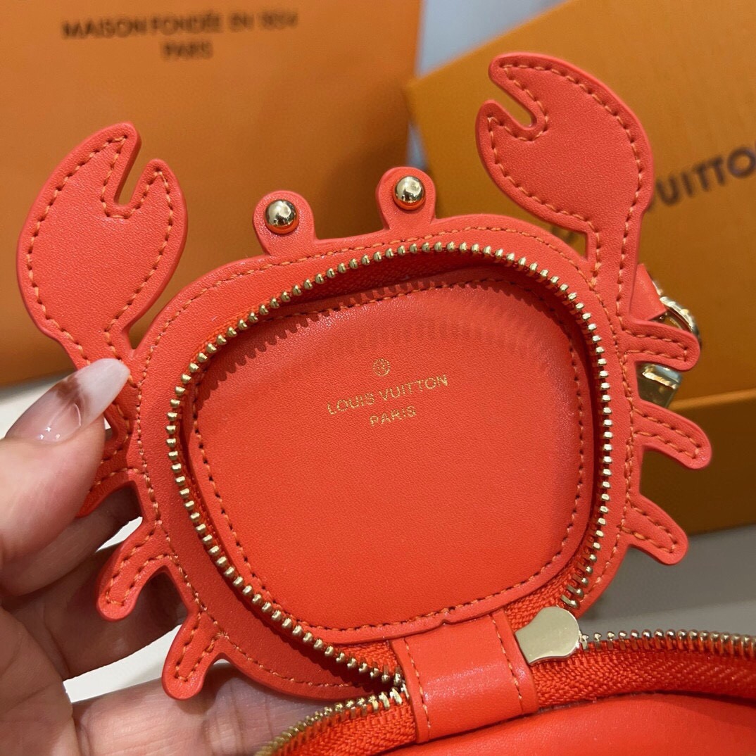 官网新品 热卖Louis Vuitton 路易威登lv 小螃蟹耳机包钥匙扣挂件挂饰 Lv钥匙包蓝牙耳机包 可放耳机 零钱