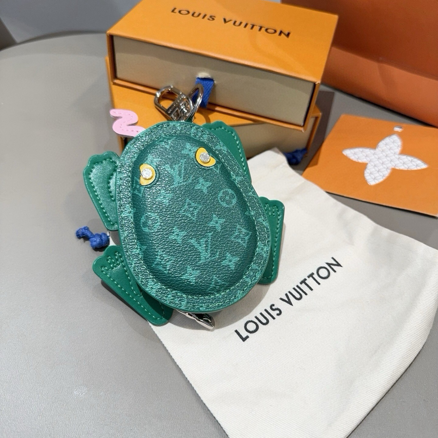 🔥官网新品Louis Vuitton 路易威登青蛙🐸钥匙扣挂件包包挂饰 LV蓝牙耳机包 Turtle Pouch 钥匙扣