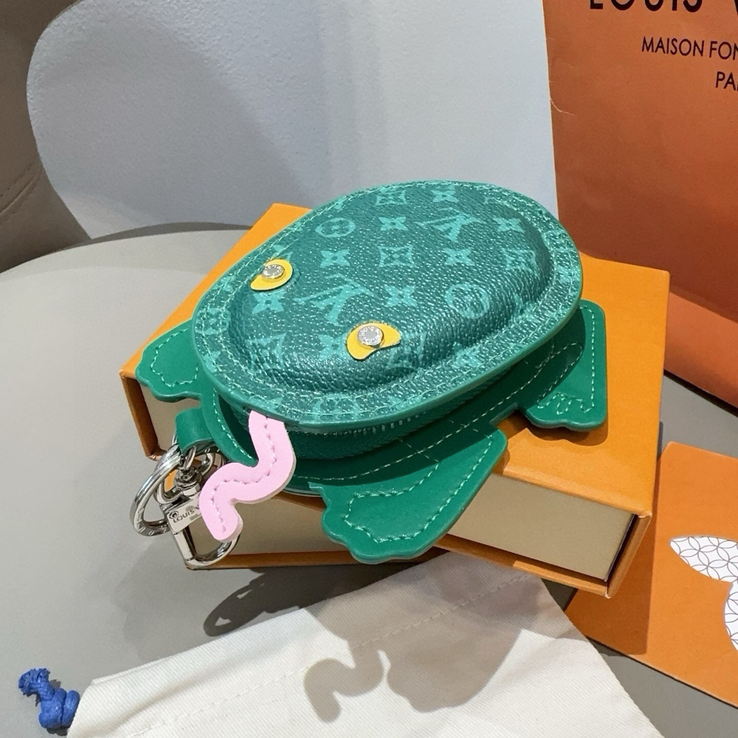 🔥官网新品Louis Vuitton 路易威登青蛙🐸钥匙扣挂件包包挂饰 LV蓝牙耳机包 Turtle Pouch 钥匙扣