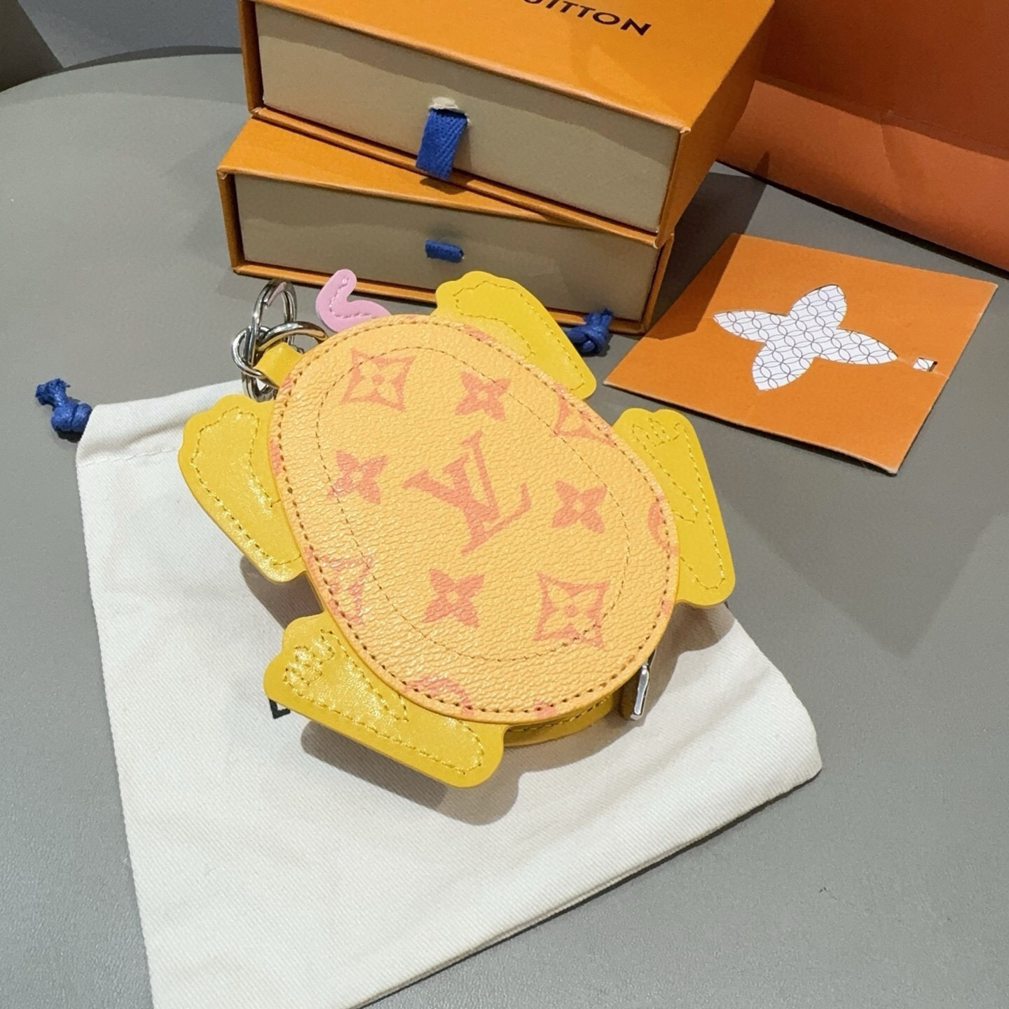 🔥官网新品Louis Vuitton 路易威登青蛙🐸钥匙扣挂件包包挂饰 LV蓝牙耳机包 Turtle Pouch 钥匙扣