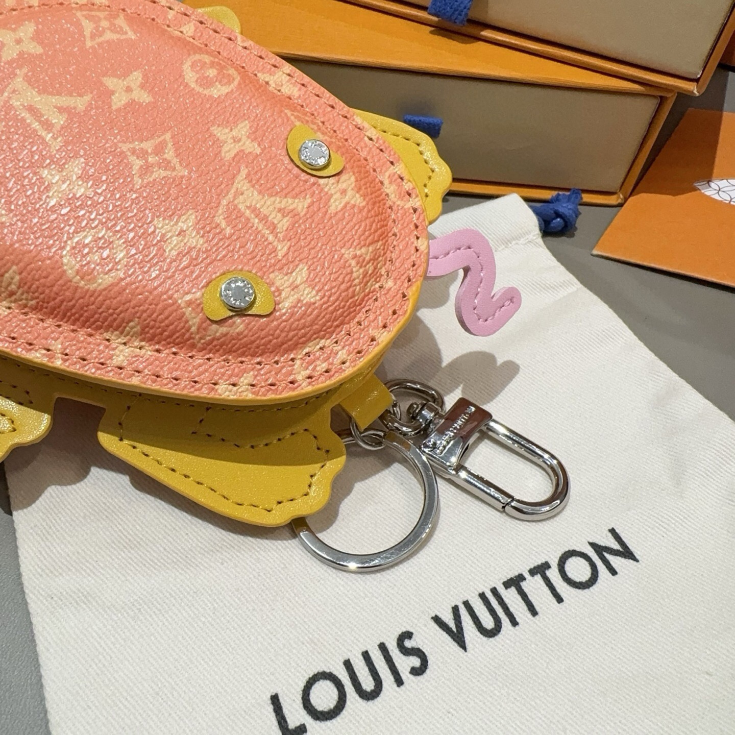 🔥官网新品Louis Vuitton 路易威登青蛙🐸钥匙扣挂件包包挂饰 LV蓝牙耳机包 Turtle Pouch 钥匙扣