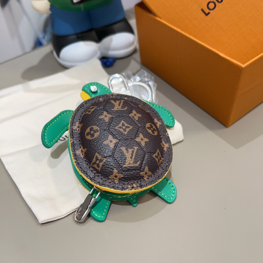 🔥官网新品M01471Louis Vuitton 路易威登海龟🐢乌龟包钥匙扣挂件 LV蓝牙耳机包 Turtle Pouc