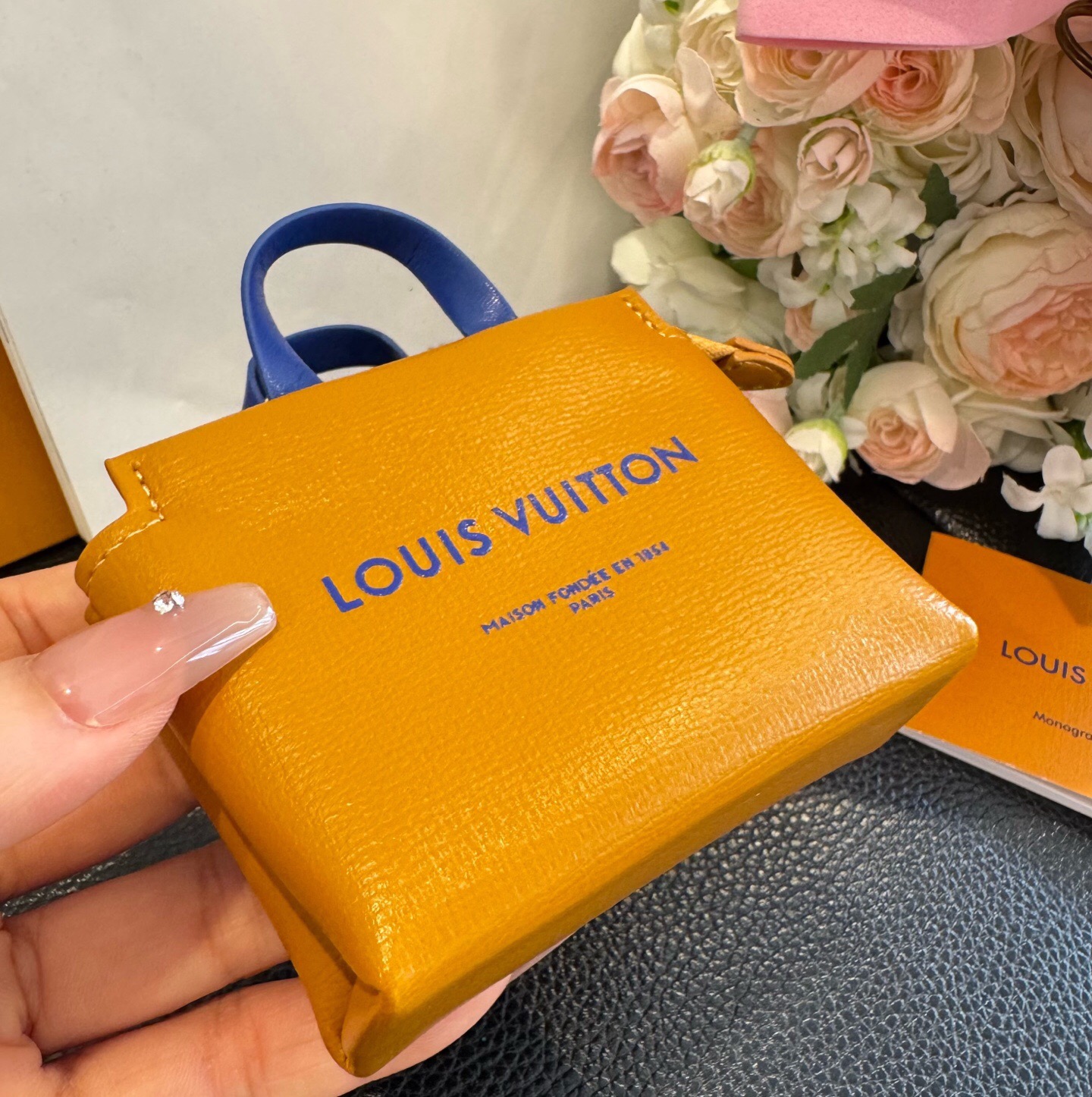 🔥Lv购物袋mini零钱包 👛耳机🎧包 ✨可装口红💄零钱等Mini小拎包，可挂包包上 腰带上 小巧精致💸潮流高档小包包