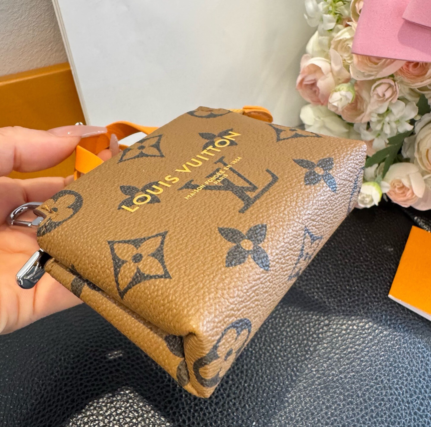 🔥Lv购物袋mini零钱包 👛耳机🎧包 ✨可装口红💄零钱等Mini小拎包，可挂包包上 腰带上 小巧精致💸潮流高档小包包