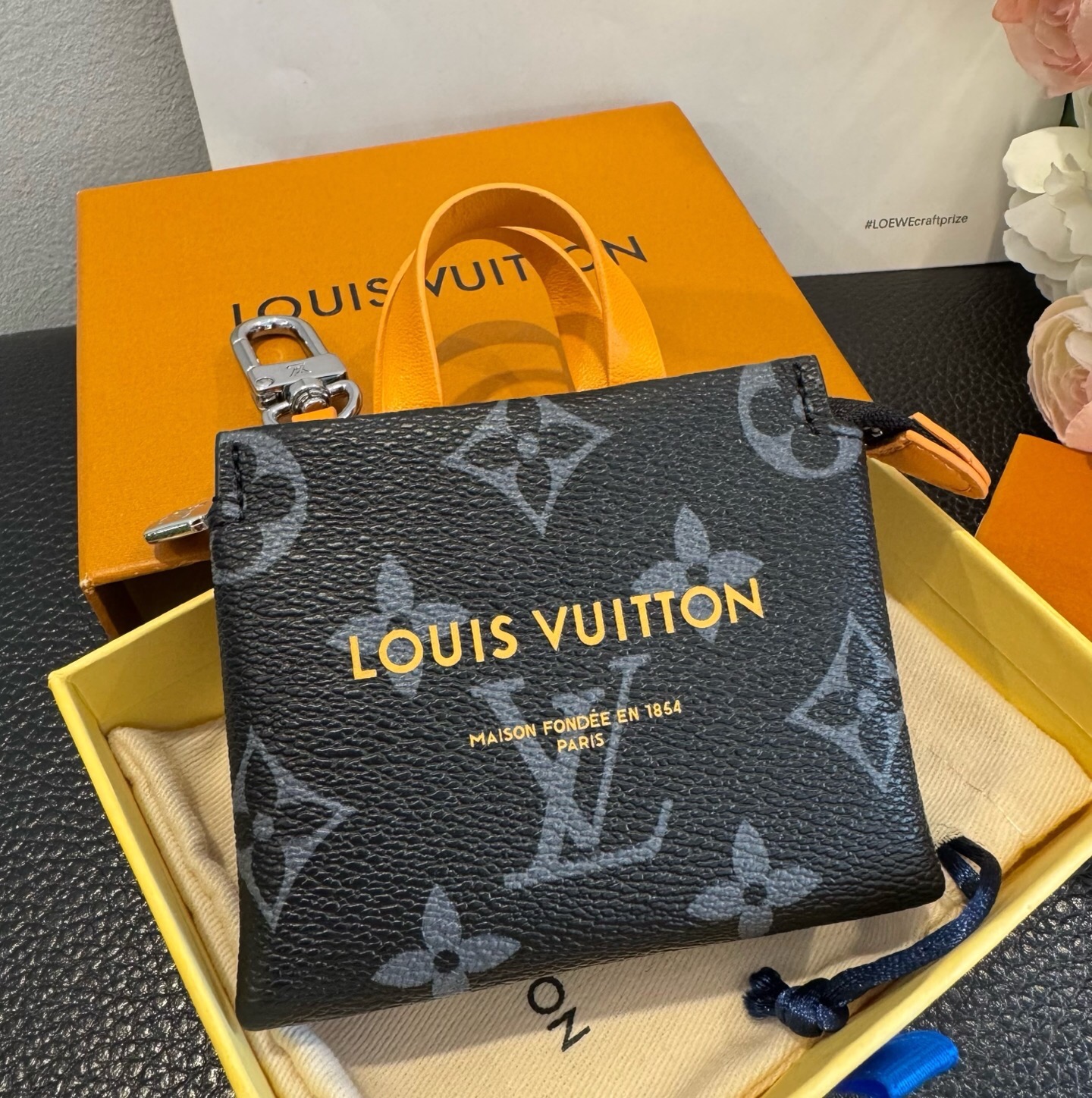 🔥Lv购物袋mini零钱包 👛耳机🎧包 ✨可装口红💄零钱等Mini小拎包，可挂包包上 腰带上 小巧精致💸潮流高档小包包