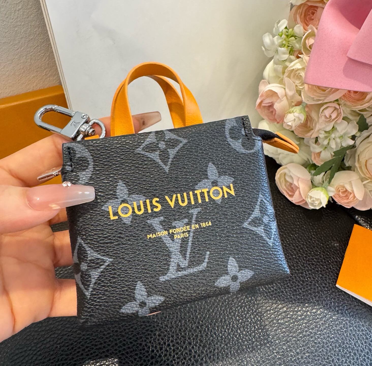 🔥Lv购物袋mini零钱包 👛耳机🎧包 ✨可装口红💄零钱等Mini小拎包，可挂包包上 腰带上 小巧精致💸潮流高档小包包
