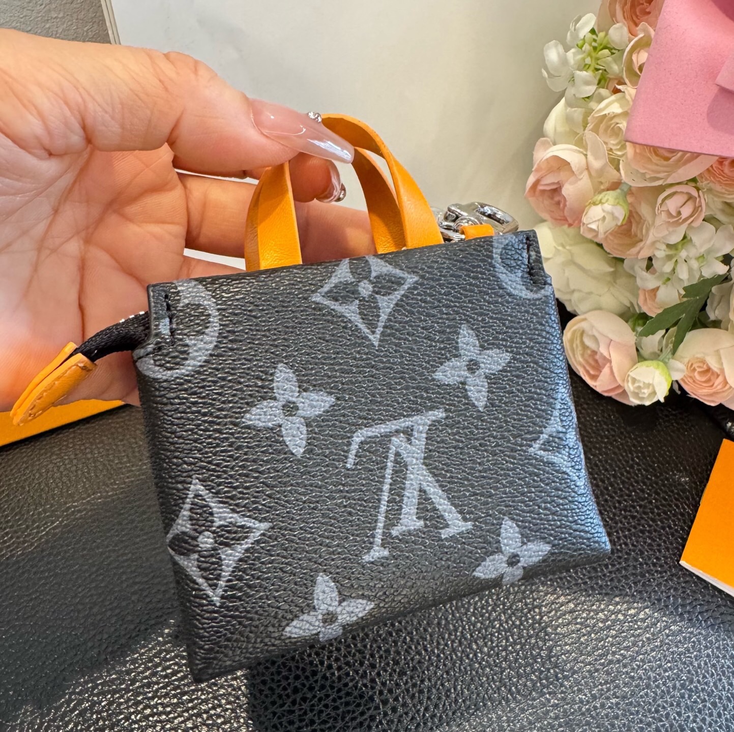 🔥Lv购物袋mini零钱包 👛耳机🎧包 ✨可装口红💄零钱等Mini小拎包，可挂包包上 腰带上 小巧精致💸潮流高档小包包