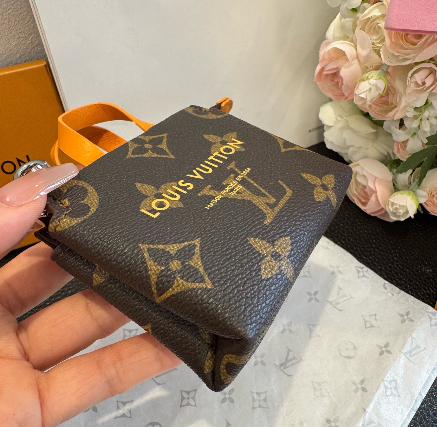 🔥Lv购物袋mini零钱包 👛耳机🎧包 ✨可装口红💄零钱等Mini小拎包，可挂包包上 腰带上 小巧精致💸潮流高档小包包