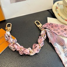 🔥 LV丝巾包链钥匙扣 包包挂件挂饰 ☀️手袋挂件 五金扣挂件 🔥 LV丝巾包链钥匙扣 包包挂件挂饰 ☀️手袋挂件 五金扣挂件