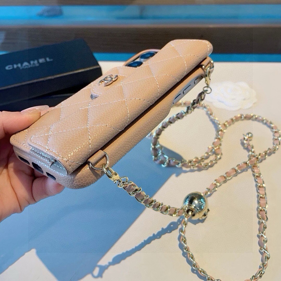 💃CHANEL💠香奈儿火爆时尚圈的手机壳  真香系列 热爆美拉德色系 专柜同款⛓链条双C小金球可调节链条长度 鱼子酱皮菱